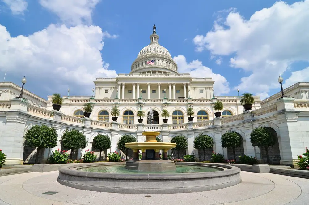 Crypto Daybook Americas: Bitcoin Threatened by Regulation Hiccup, Weakening Demand